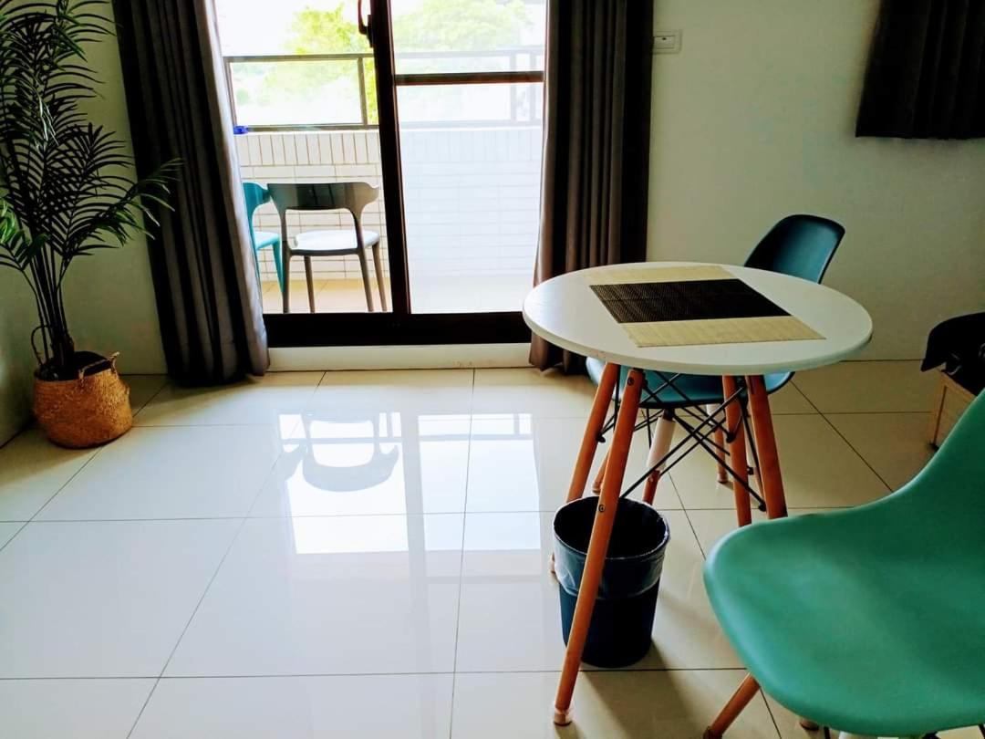 Yu Hai B&B Цзяосі Номер фото